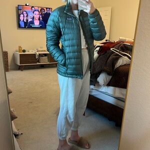 Barely used Patagonia jacket - womens size small